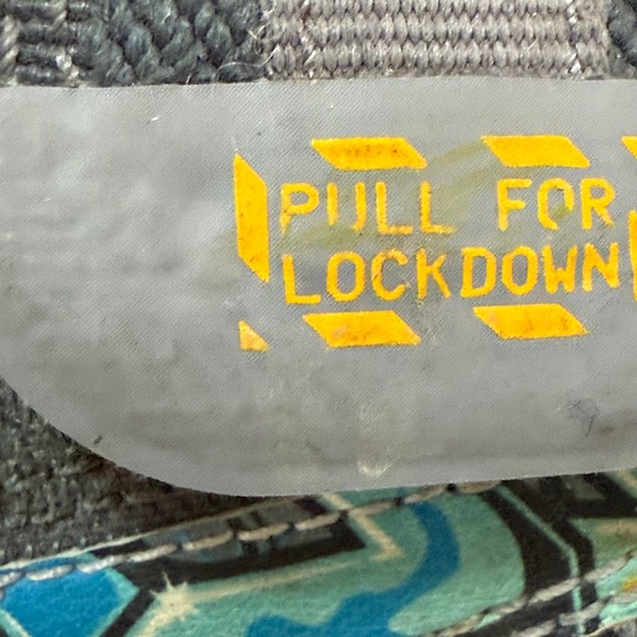 Nike Lebron Soldier Graffiti Kids Basketball Shoes Black Yellow Graffiti SZ 7Y - Picture 9 of 9